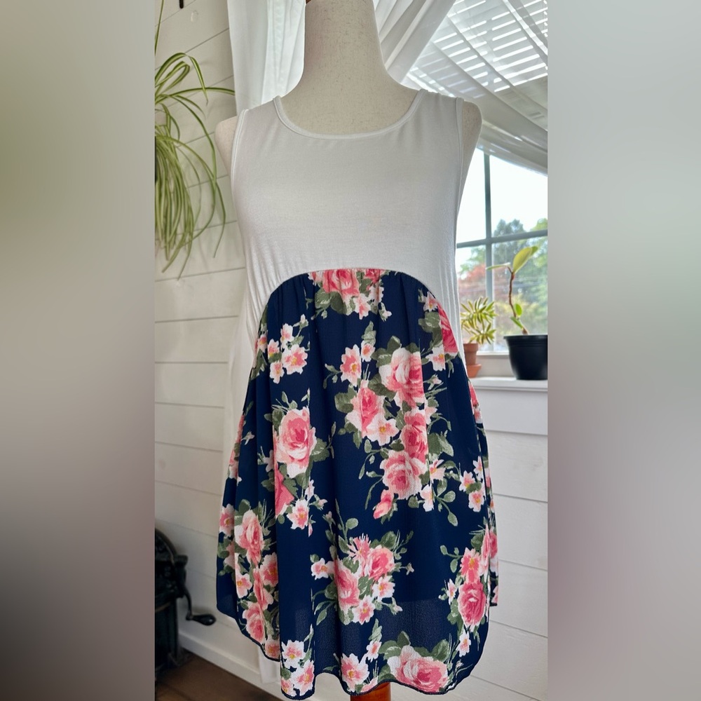 P.S. KATE FLORAL PRINT TANK TOP 
SIZE: MEDIUM